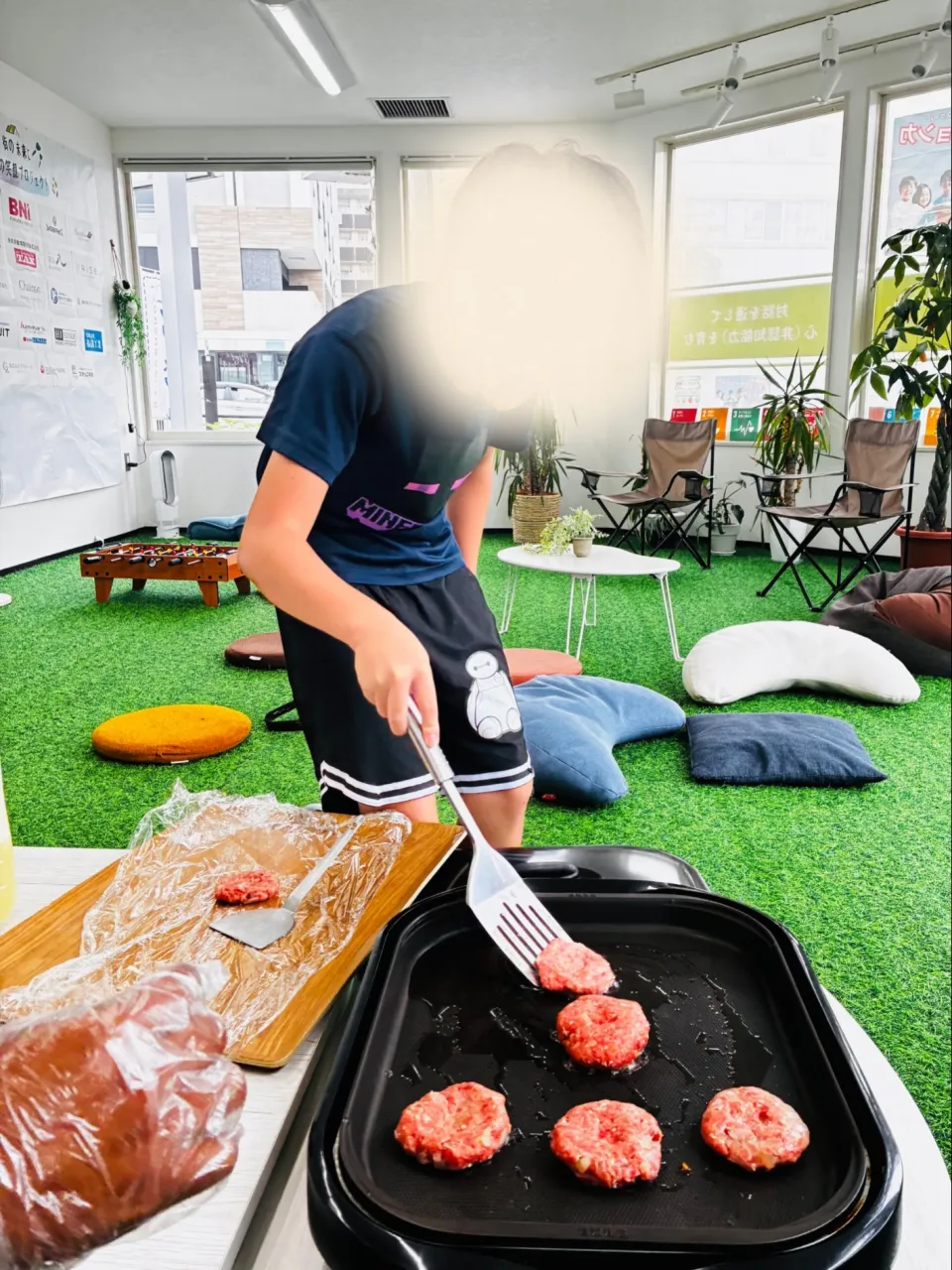 【ハンバーグで社会貢献】